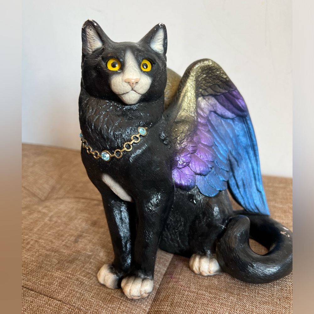 Windstone editions Large Bird-Winged Flap Cat – Black Sunset (eyes open)